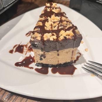 Local Goat - Chocolate Peanut Butter Pie - New American Near Me - Pigeon Forge, Tennessee