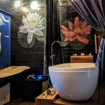 Healing Spirit Soaks - Tub area - Massage Near Me - Tucson, Arizona