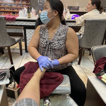 312 Nails & Spa - Nail Tech Tina - Nail Salons Near Me - Chicago, Illinois
