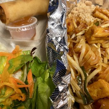 Tamarind Thai Cuisine - Lunch Pad Thai w/tofu - Thai Near Me - Camarillo, California Tamarind Thai Cuisine - Lunch Pad Thai w/tofu - Thai Near Me - Camarillo, California