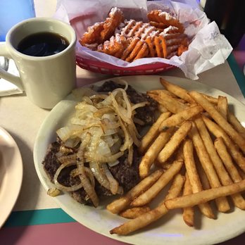 P J's Rainbow Cafe II - Cafes Near Me - Mountain View, Arkansas
