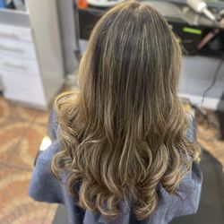 Maggi's Beauty & Barber