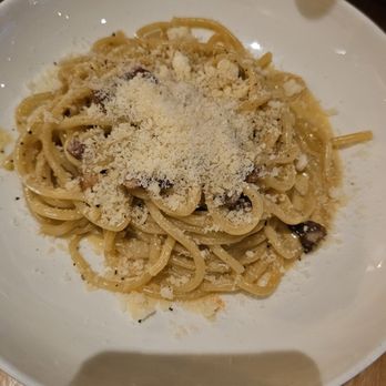Luna Pasta e Dolci Take-Away - Bucatini carbonara - Pasta Shops Near Me - Miami, Florida