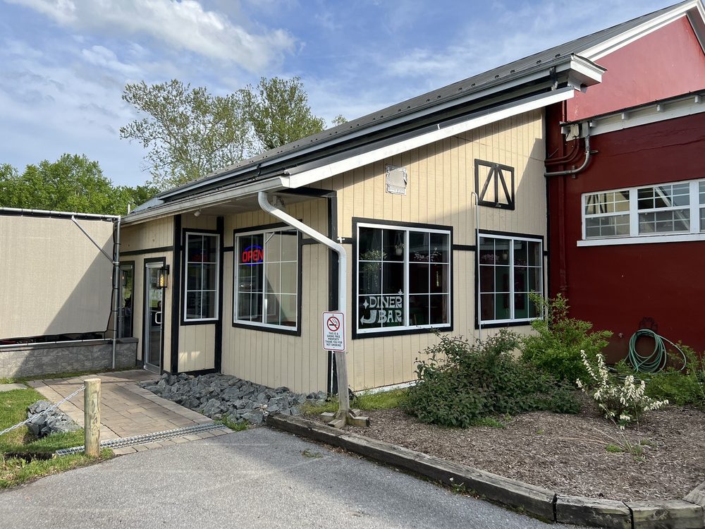 THE BLACK TWIG 12018 Lee Hwy, Sperryville, Virginia Diners