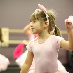 School of Music & Dance - Angelina Ballerina™ Dance Classes - Ages 3-5