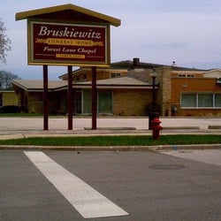 Bruskiewitz Funeral Home - Bruskiewitz Funeral Home & Cremation Services (side view)