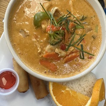 Thai Hut - Chicken panang (dinner special comes with rice and spring rolls) - Thai Near Me - Redding, California