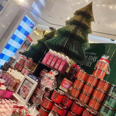 Bath & Body Works by null