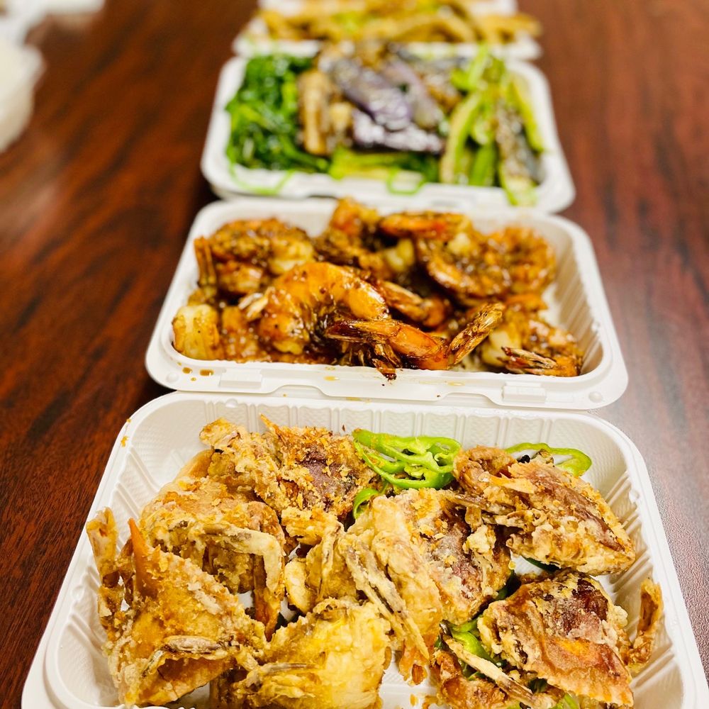 Carol's Bun - 豉油王大蝦啦、軟殼蟹、炸魚仔、豉油王炒麵、勁多薑蓉嘅白切雞、三餸嘅菜。 - Chinese Near Me - New York, New York Carol's Bun - 豉油王大蝦啦、軟殼蟹、炸魚仔、豉油王炒麵、勁多薑蓉嘅白切雞、三餸嘅菜。 - Chinese Near Me - New York, New York