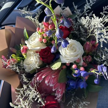 Lilac Flower Shop - Floral Designers Near Me - San Diego, California