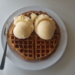 KT Caboose - Waffle and Ice Cream