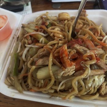 The Asian Cafe - Mixed Chow Mein (Shrimp, Chicken, Beef) - Vietnamese Near Me - Murphys, California