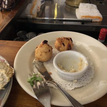 Ye Olde Tavern - Amazing cranberry fritters with maple butter, complimentary snacks - American Near Me - Manchester, Vermont Ye Olde Tavern - Amazing cranberry fritters with maple butter, complimentary snacks - American Near Me - Manchester, Vermont