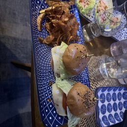 Sliders with crispy potato skins Sliders with crispy potato skins