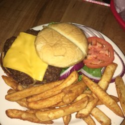 The Blind Goose - Cheeseburger and fries - perfect!