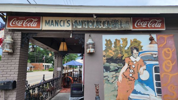 Manci's Antique Club by null