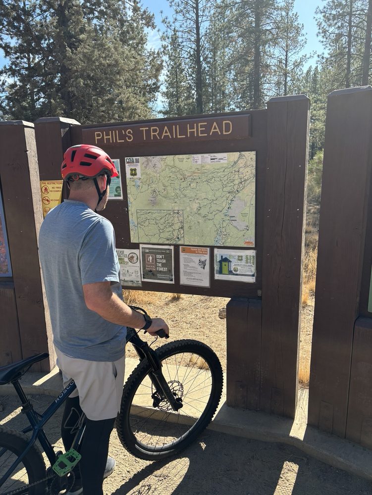 Phil's Trailhead Logo