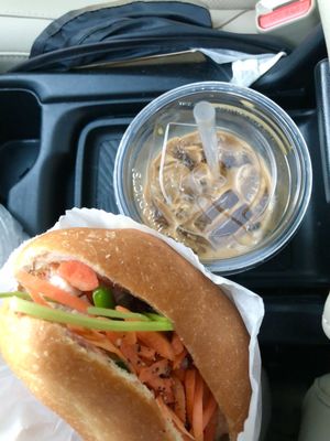 GHÉ bánh mì & rolls by null