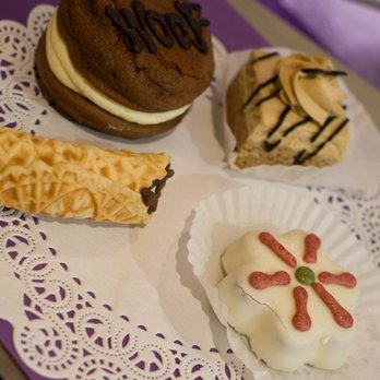 Three Dog Bakery - A collection of goodies including pet-it fours, cannolis, and woofie pies - Pet Stores Near Me - Sewickley, Pennsylvania Three Dog Bakery - A collection of goodies including pet-it fours, cannolis, and woofie pies - Pet Stores Near Me - Sewickley, Pennsylvania