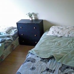 Vancouver Backpacker Guesthouse - Room with 2 twin beds