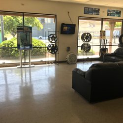 Lemoore Tire and Auto - Customer Waiting Area