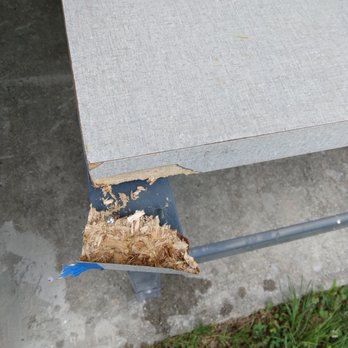 Big Guys Movers - The wet spot on the cement is from water that ran down the leg of the table when it was taken out of the pod. I was blamed. How? - Movers Near Me - Las Cruces, New Mexico