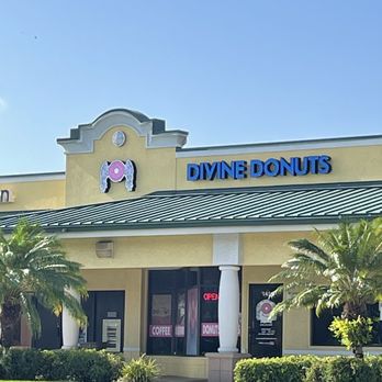 Divine Donuts - the front of the building - Donuts Near Me - Fort Myers, Florida