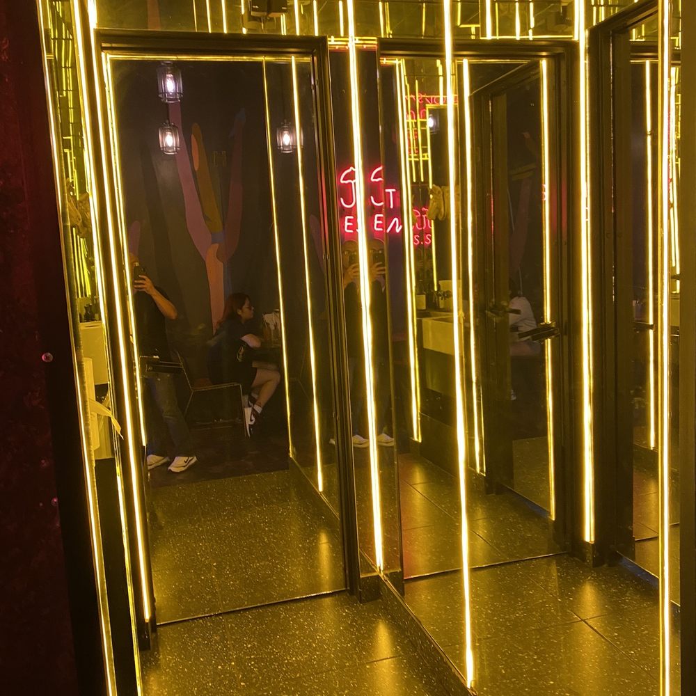 La Justina - Funky! Floor to Ceiling Mirrors - Mexican Near Me - Tijuana, BCN La Justina - Funky! Floor to Ceiling Mirrors - Mexican Near Me - Tijuana, BCN