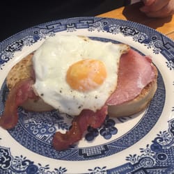 Cafe Adventure - Crumpets with bacon and egg