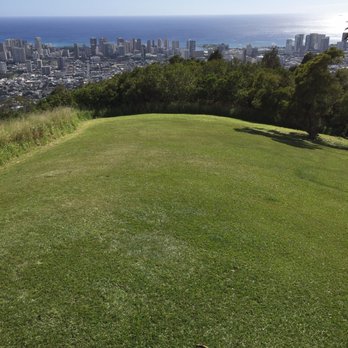 Pu'u 'Ualaka'a State Park - Another memorable view; well kept grass/lawn. - Parks Near Me - Honolulu, Hawaii