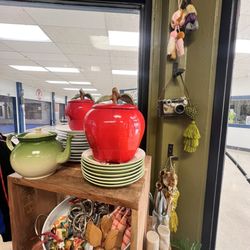 Dos Casas Thrift - So many goodies!