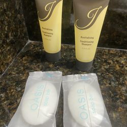 Apple Valley Hotel & Lodge - This was what was in the bathroom for us for a family of 4. Luckily we brought our own toiletries. Including tissues.