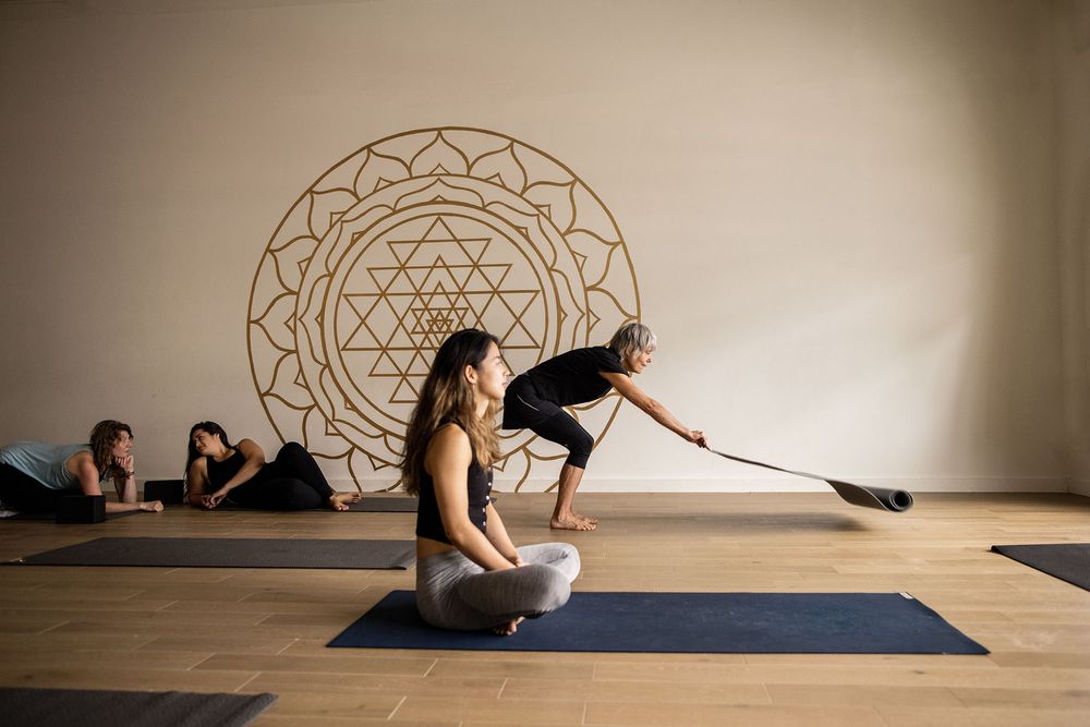 Twist Yoga - Richmond Beach Logo