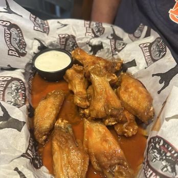 Baumhower's Victory Grille - Hot Wings - American Near Me - Daphne, Alabama