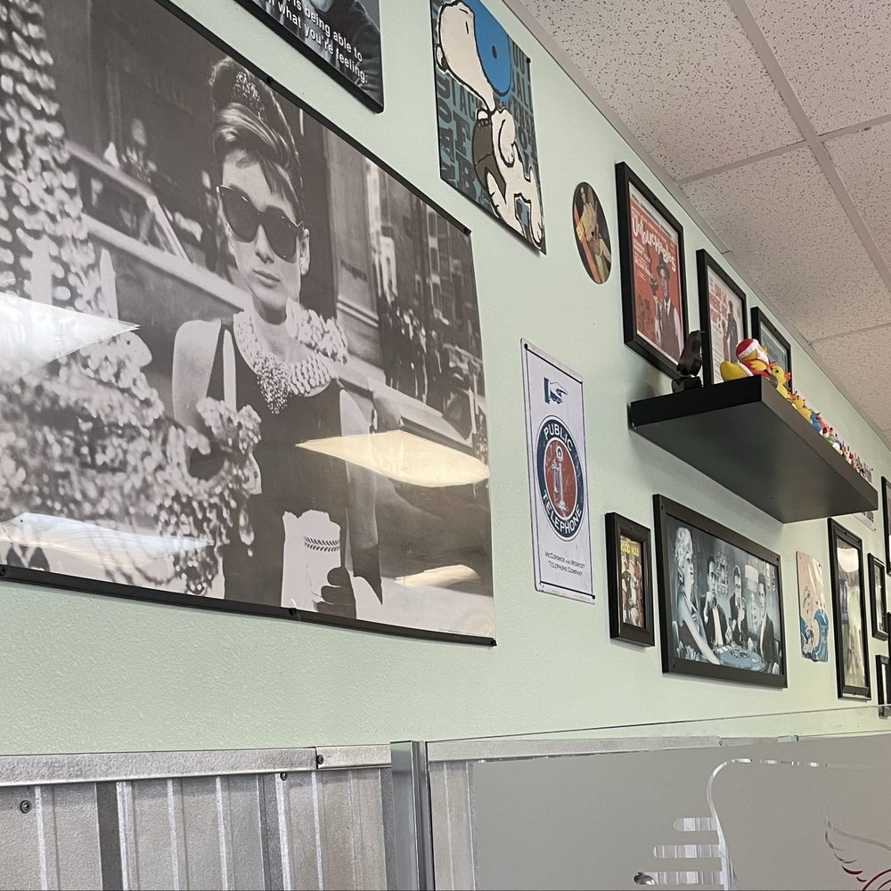 Boomarang - Decor - Diners Near Me - Choctaw, Oklahoma Boomarang - Decor - Diners Near Me - Choctaw, Oklahoma