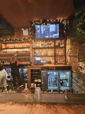 The Half Pint / Ernie's Bar by null