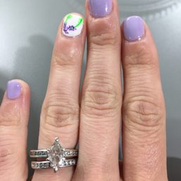 Mia does an excellent job with nail art. =)