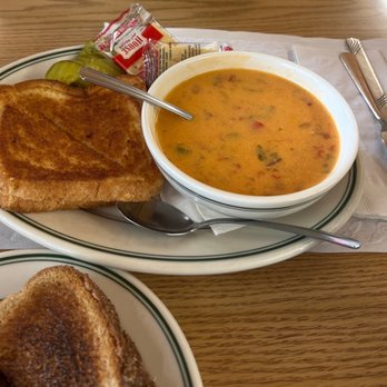 10-4 Cafe - Tomato soup and grilled cheese - Cafes Near Me - Grandview, Washington 10-4 Cafe - Tomato soup and grilled cheese - Cafes Near Me - Grandview, Washington
