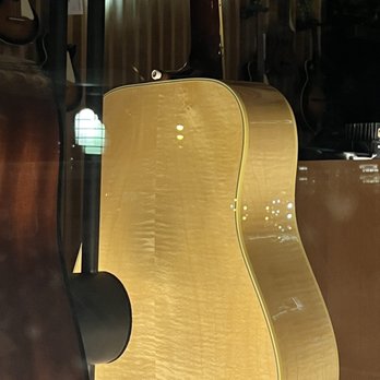 The Gibson Garage - Guitar Stores Near Me - Nashville, Tennessee