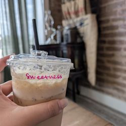 Myth & Ember Coffee Roastery - Sweetness latte