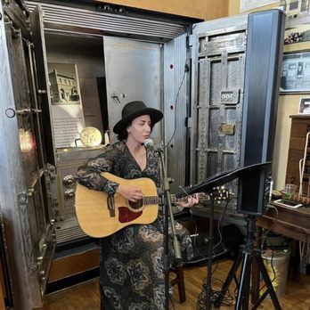 Roadrunner Galleria - Live Music at Christmas at Roadrunner Emporium 928 New York Avenue Alamogordo New Mexico open 10 am to 8 pm - Antiques Near Me - Alamogordo, New Mexico Roadrunner Galleria - Live Music at Christmas at Roadrunner Emporium 928 New York Avenue Alamogordo New Mexico open 10 am to 8 pm - Antiques Near Me - Alamogordo, New Mexico