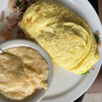 Ms. Carolyn's Restaurant - Omelette and Cheese Grits - Breakfast & Brunch Near Me - Fernandina Beach, Florida