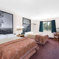 Super 8 by Wyndham Valley City - Guest room