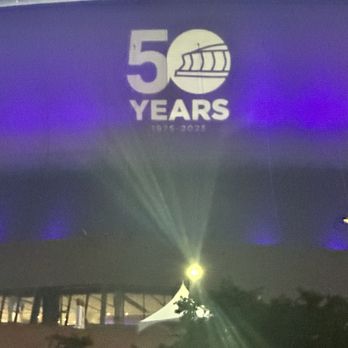 Caesars Superdome - Stadiums & Arenas Near Me - New Orleans, Louisiana Caesars Superdome - Stadiums & Arenas Near Me - New Orleans, Louisiana