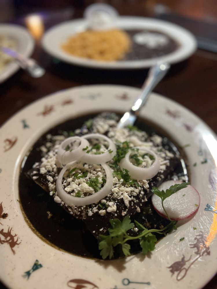 Villa Escondida Restaurant and Bar