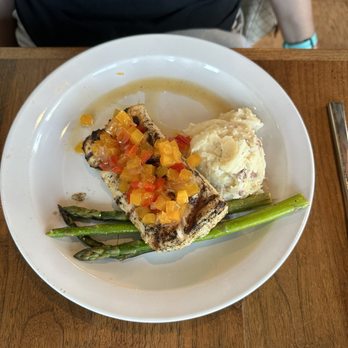 313 Franklin - Mahi Mahi with mango. Very good. - American Near Me - South Hill, Virginia 313 Franklin - Mahi Mahi with mango. Very good. - American Near Me - South Hill, Virginia