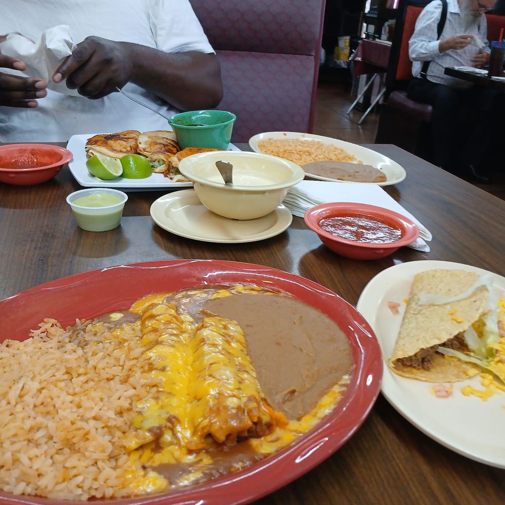 10 De Mayo - Enchiladas r my favorite.  Two cheese an 1 beef - Mexican Near Me - Beaumont, Texas