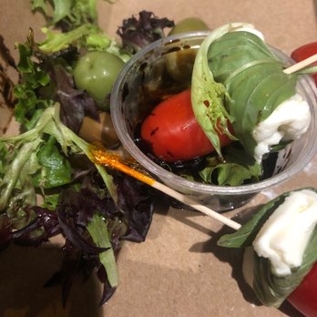 Nessun Dorma - Caprese salad - Bars Near Me - Milwaukee, Wisconsin