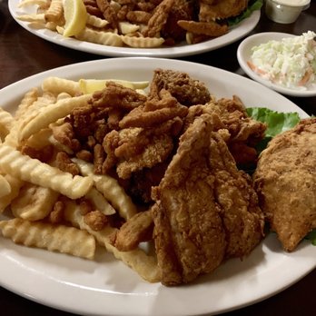 Rick's Crab Trap - Seafood Platter...not happy with the crab cake - Bars Near Me - Fort Walton Beach, Florida Rick's Crab Trap - Seafood Platter...not happy with the crab cake - Bars Near Me - Fort Walton Beach, Florida