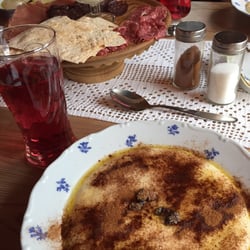 Hjelle Seter - Sour cream porridge and cured meats
